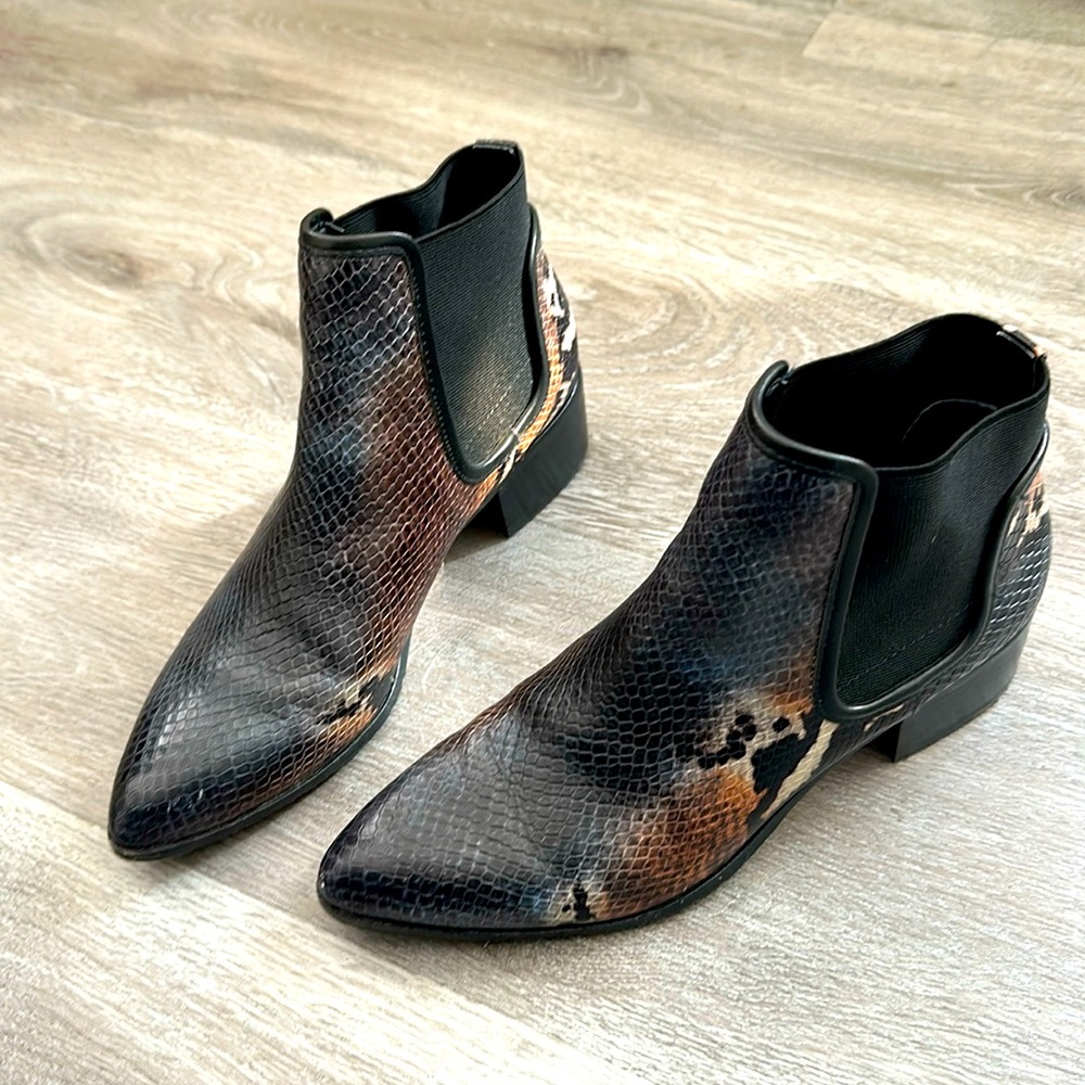 Donald Pliner booties